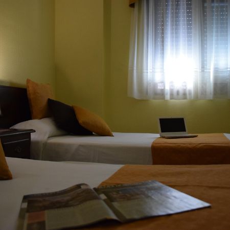 Hotel Complutense Alcala de Henares Bagian luar foto
