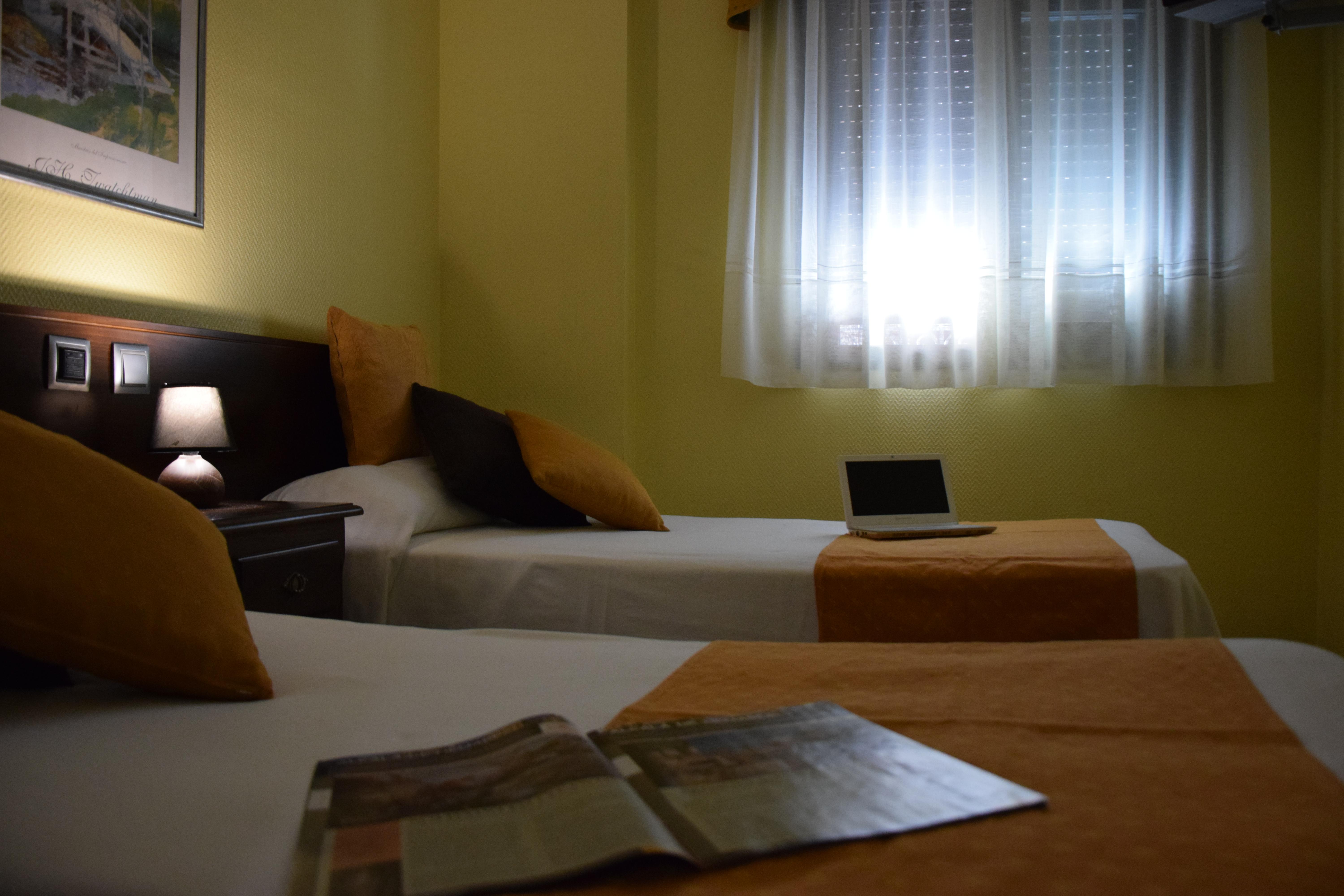 Hotel Complutense Alcala de Henares Bagian luar foto