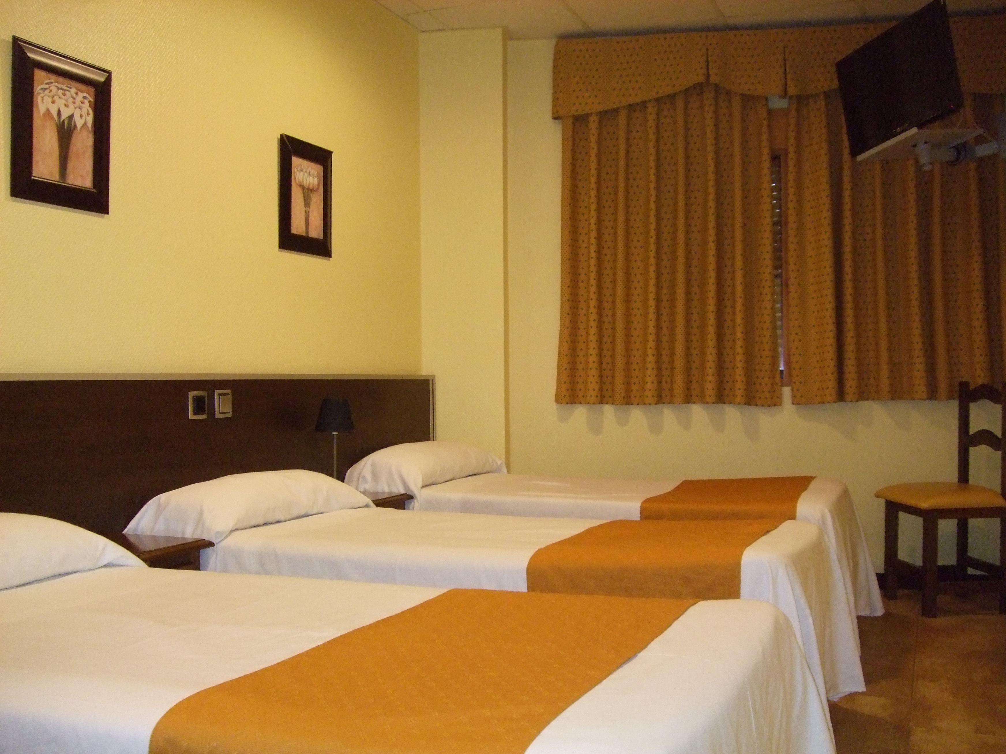 Hotel Complutense Alcala de Henares Bagian luar foto