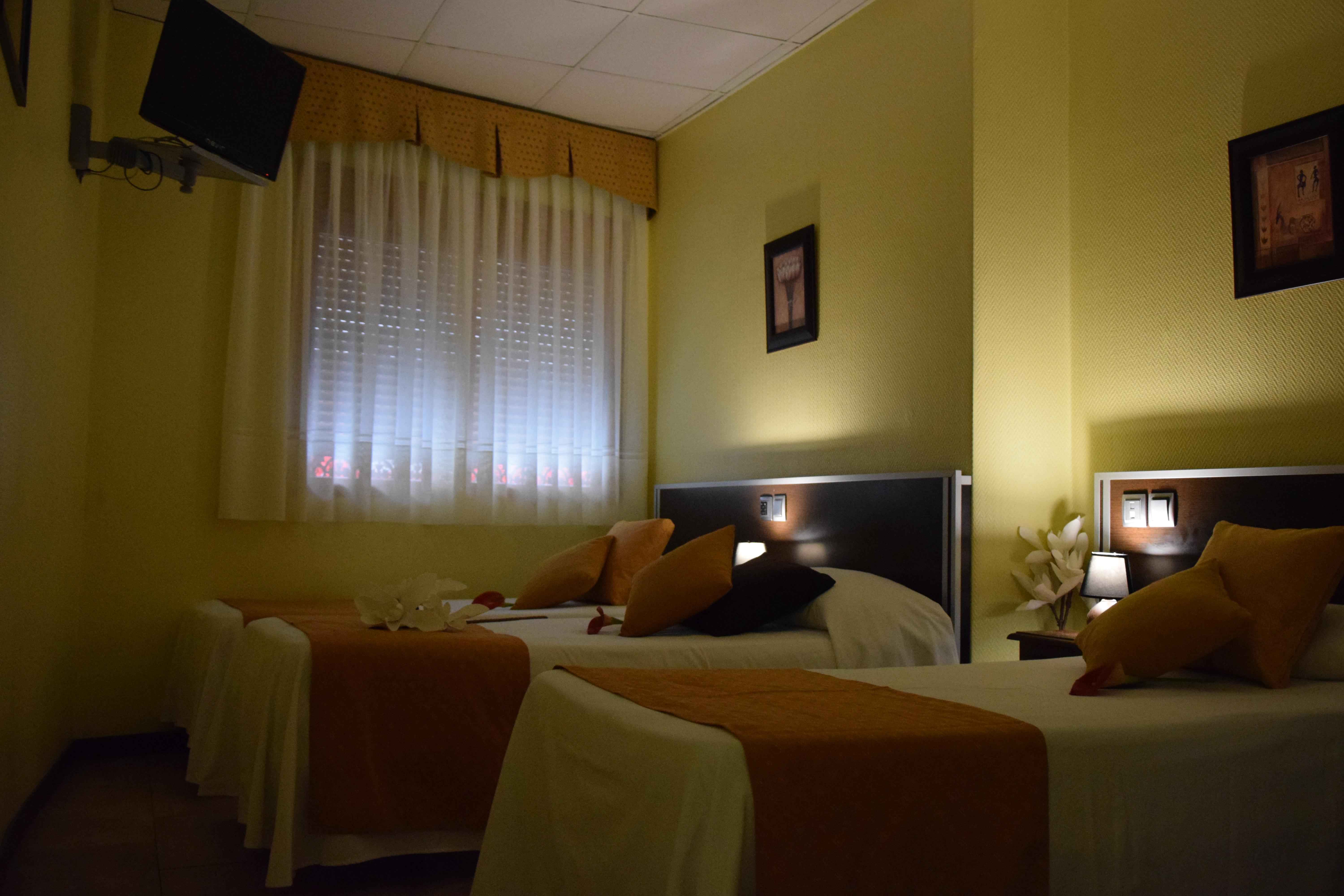 Hotel Complutense Alcala de Henares Bagian luar foto