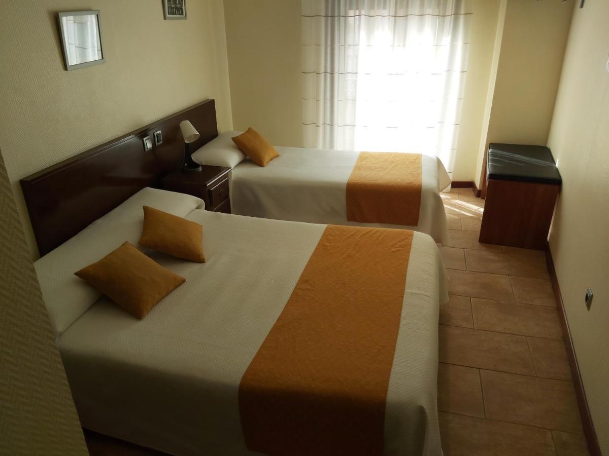 Hotel Complutense Alcala de Henares Bagian luar foto