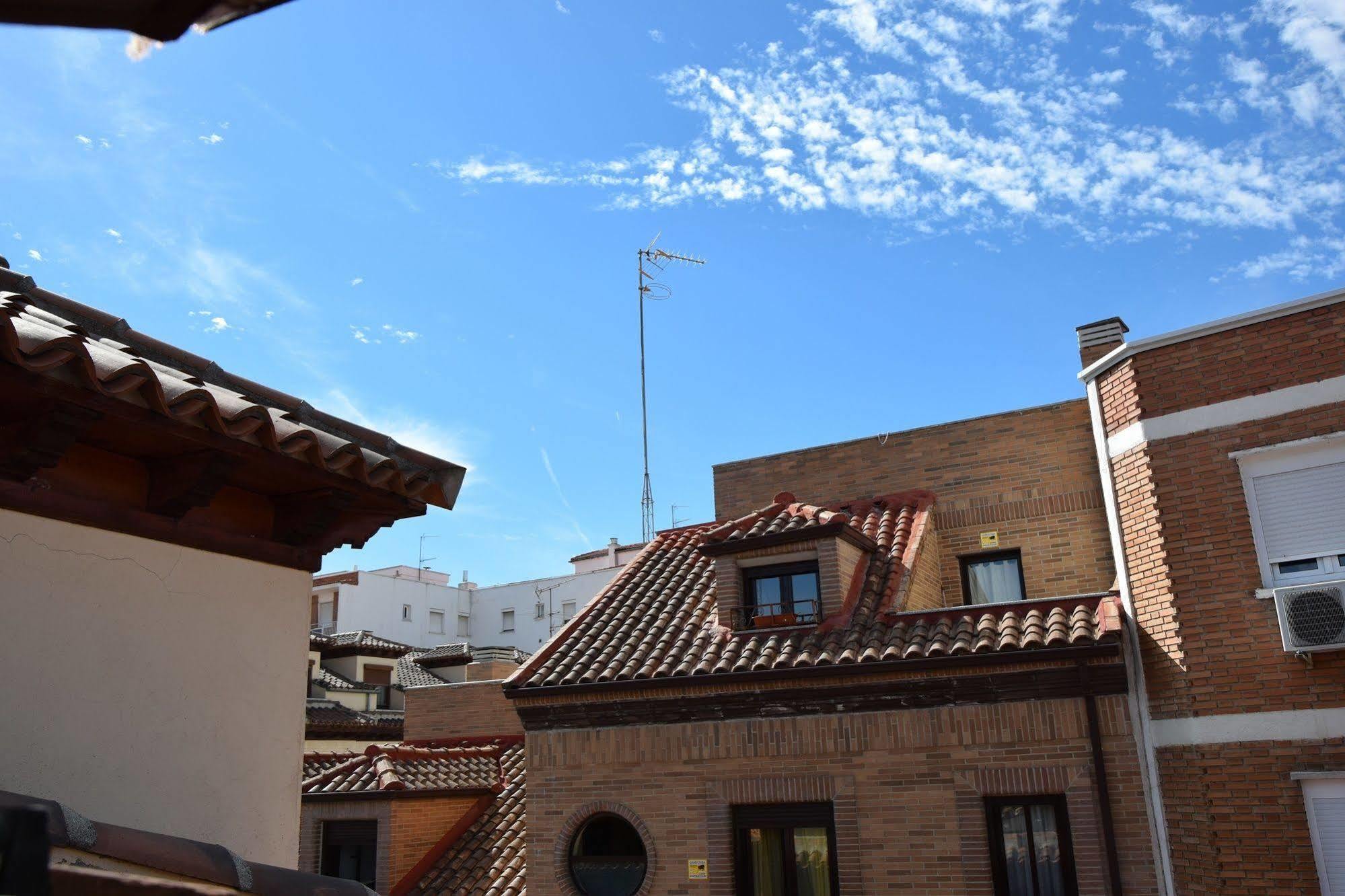 Hotel Complutense Alcala de Henares Bagian luar foto