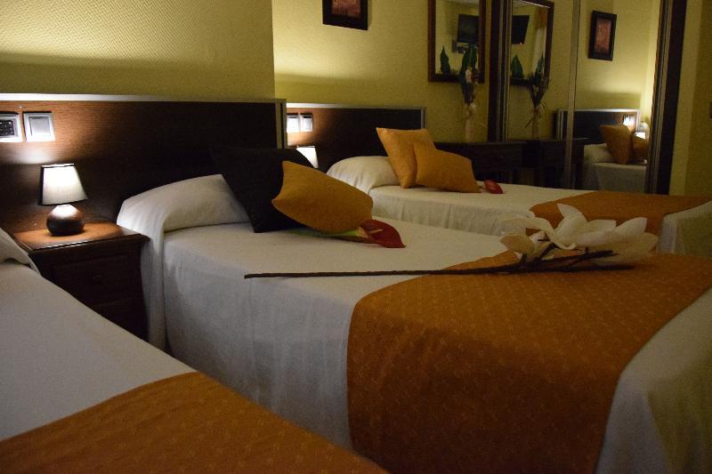 Hotel Complutense Alcala de Henares Bagian luar foto